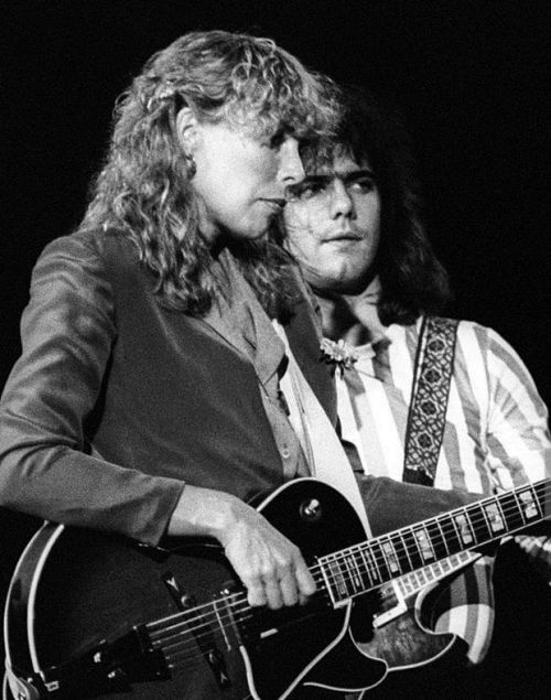 soundsof71:Joni Mitchell and jazz legend Pat Metheny in San...