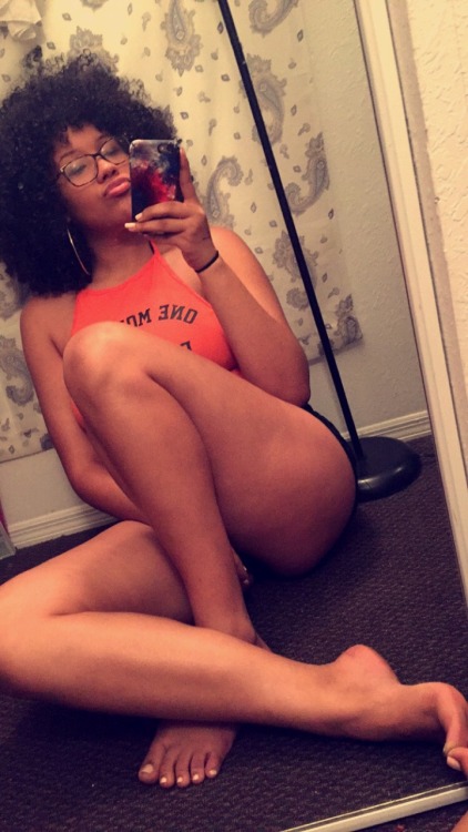 tasteslikesazon:I really like my fro in these snaps