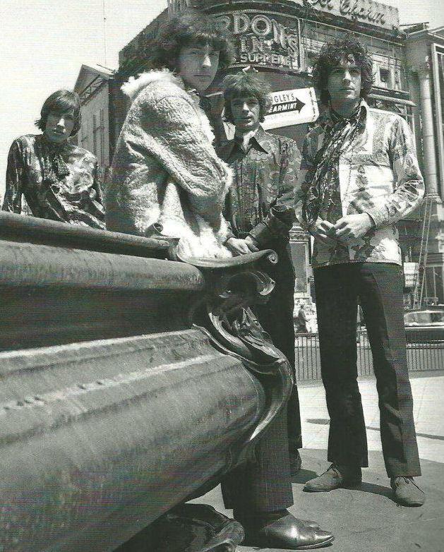 - sydpinkbarrett: The Early Pink Floyd in 1967