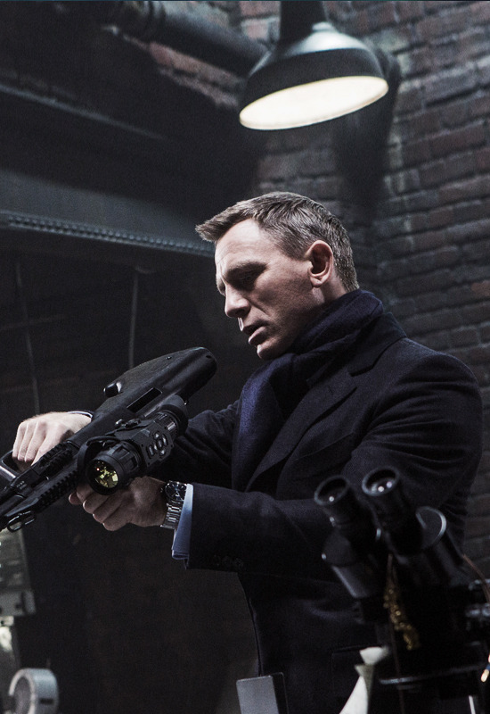 BLACK & BLUE — Daniel Craig - Spectre (2015)