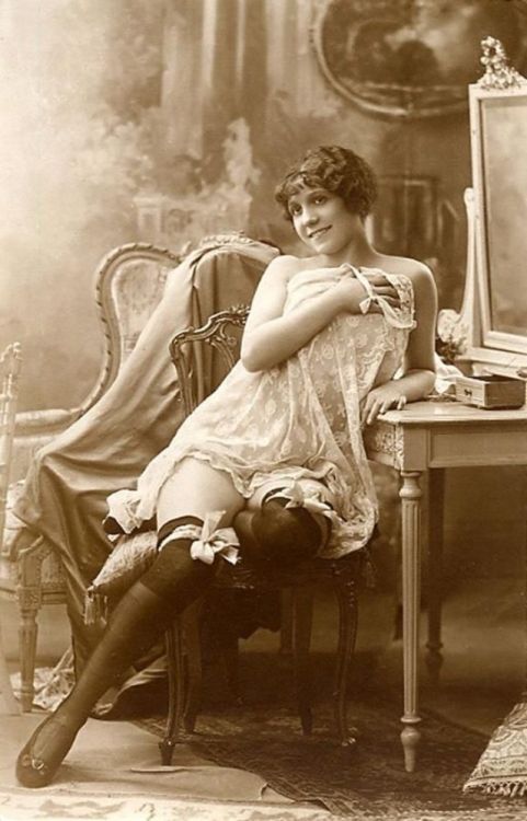 vintageeveryday:46 cool pics that show Edwardian ladies in...