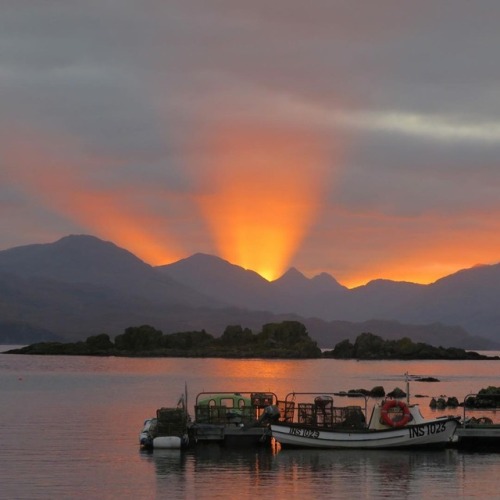 scotianostra:Good Morning from Scotland. Beautiful sunrise...