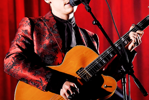 lipstickstaincoat:Harry Styles: a Rainbow of Solo Suits in...