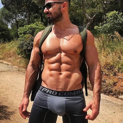 jockshock:MAN IF I SAW THAT BULGE ON A TRAIL - I WOULD SAY...