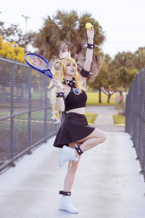 everything-magical-girl:hello-starbuxx:Tennis...