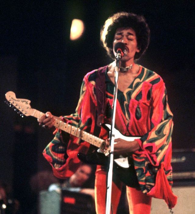 Jimi Hendrix performing at the Isle of Wight... - Eclectic Vibes