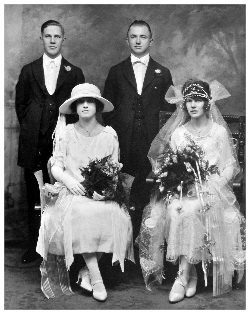 1920’s newlyweds with their attendants - Vintage Brides