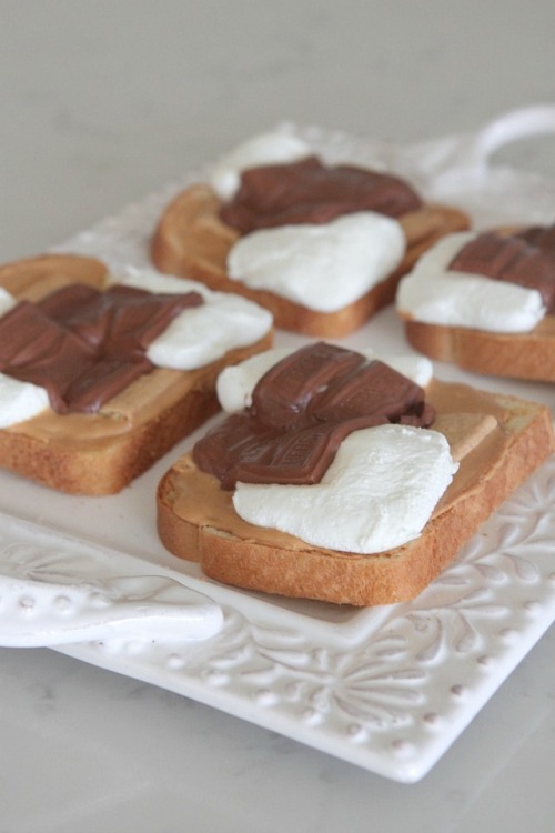 ransnacked:peanut butter s’mores toast | picky palate