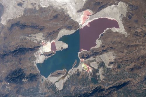 earthstory:Bi colored lakeAstronaut Randy Bresnik captured this...