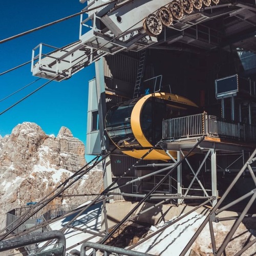 Scared of heights? You better visit the Dachstein Glacier then!...