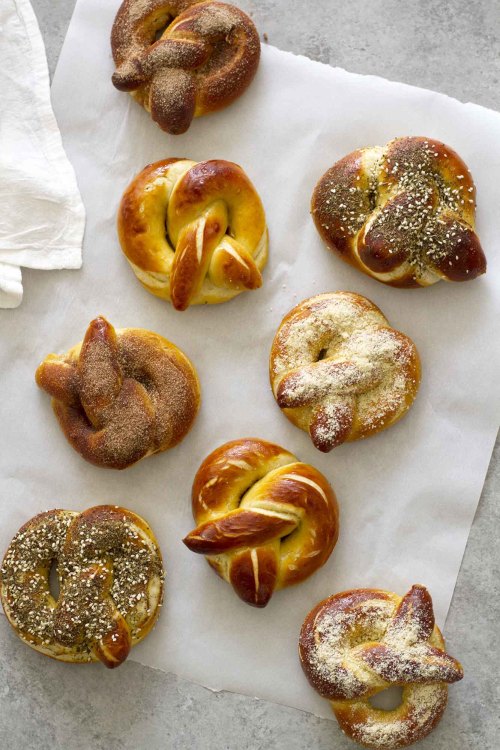 foodffs:homemade soft pretzels, three waysReally nice...