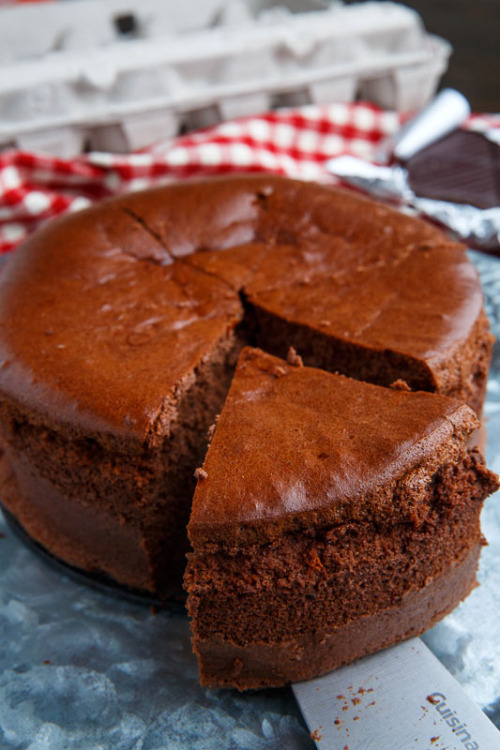 sweetoothgirl:Dark Chocolate Souffle Cheesecake