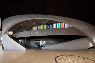 National Veterans Memorial and Museum / Allied Worksph: Jeremy Bittermann