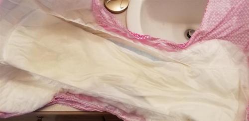 smellslikeawetdiaper:jen653:My very wet overnight diaper...