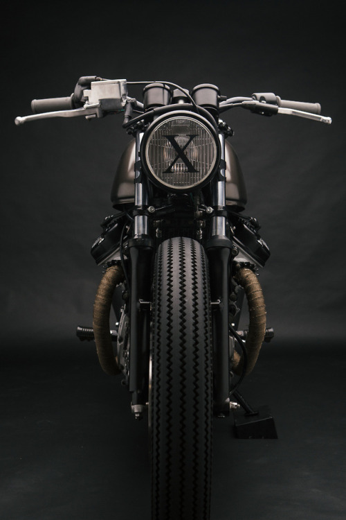 utwo:Honda CX500 Cafe Racer© x-axis