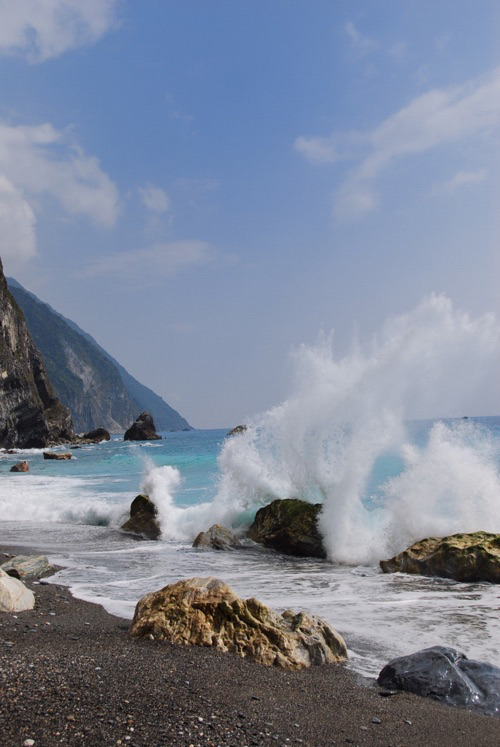 Crashing waves on rocks  Tumblr