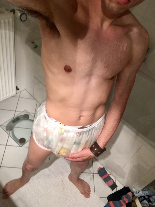 jamesoakleigh:Getting ready for drinks at prinzknechtIt’s my...