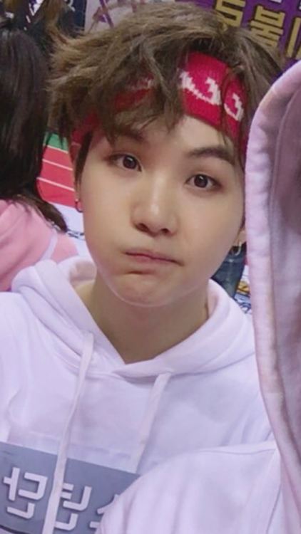 liluzisvert:on a scale of 1-10 my love for yoongi is a solid one...