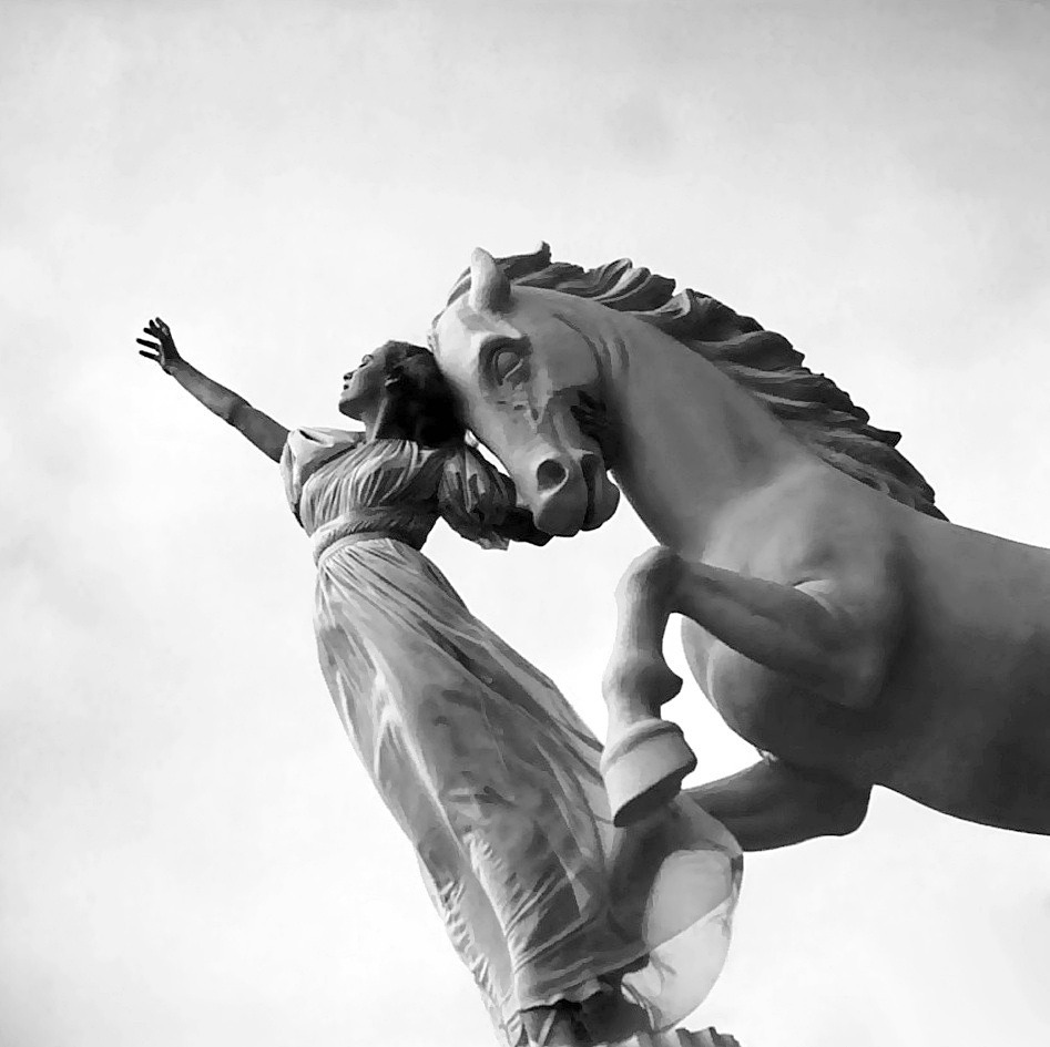 We Had Faces Then — Fashion photo by Toni Frissell, 1937