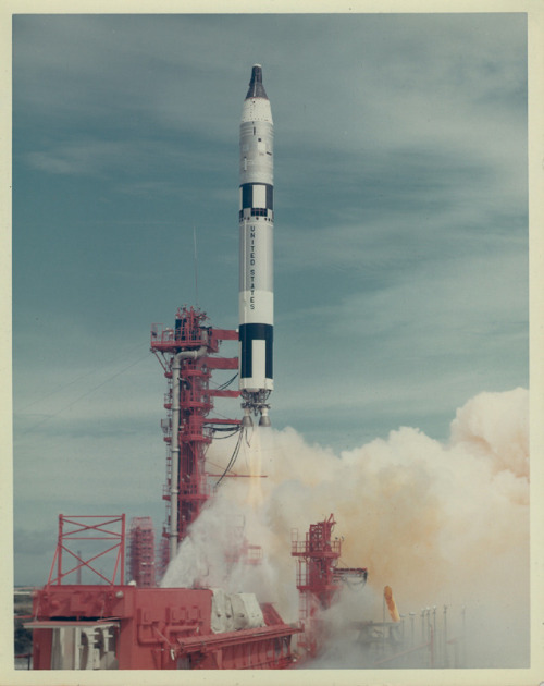 humanoidhistory:TODAY IN HISTORY: A vintage NASA press photo...