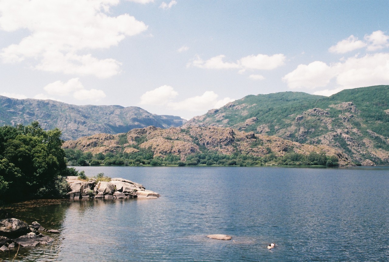 lago de sanabria catamaran