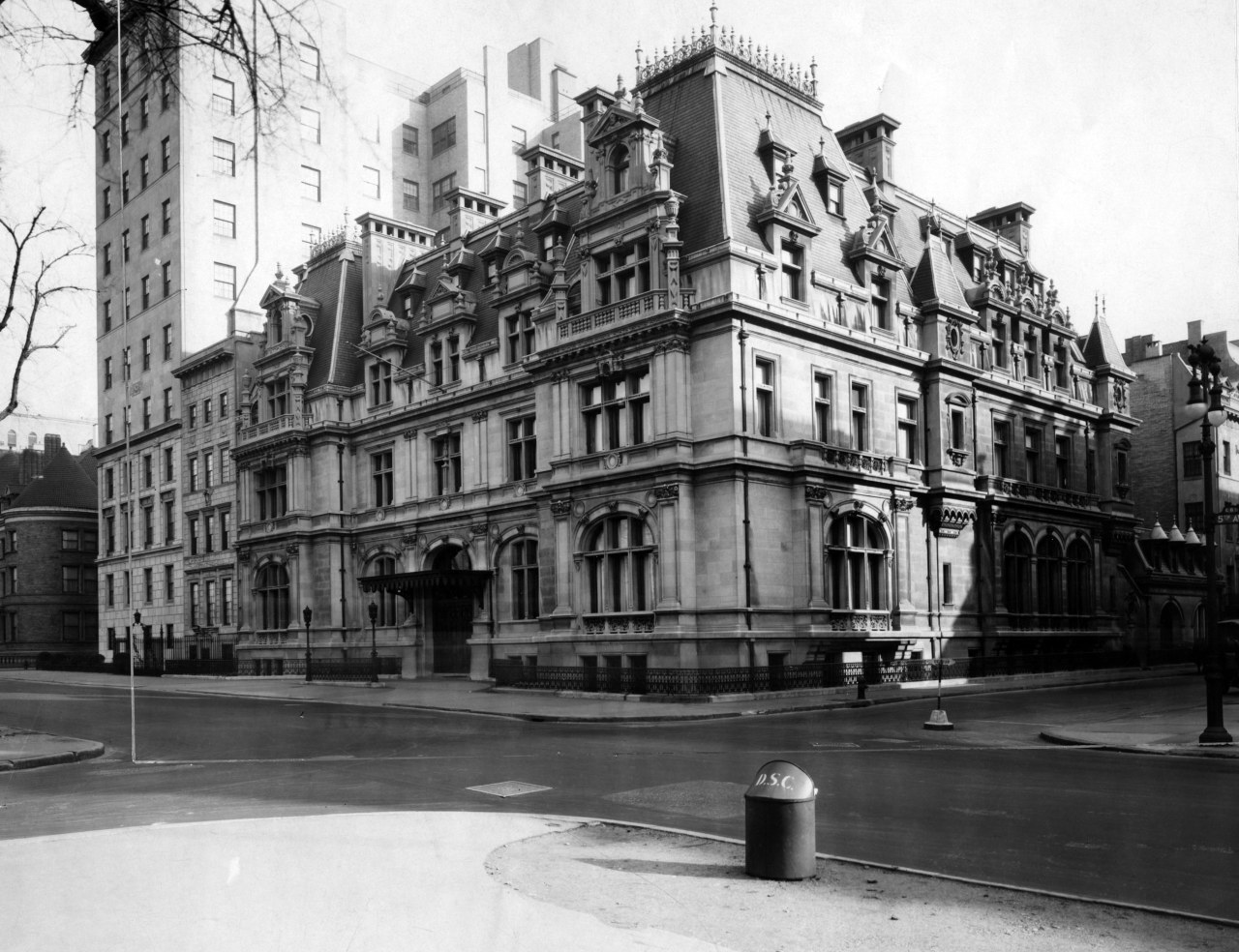 The Hagley Vault - View of the Astor Mansion (circa 1920s) Click...