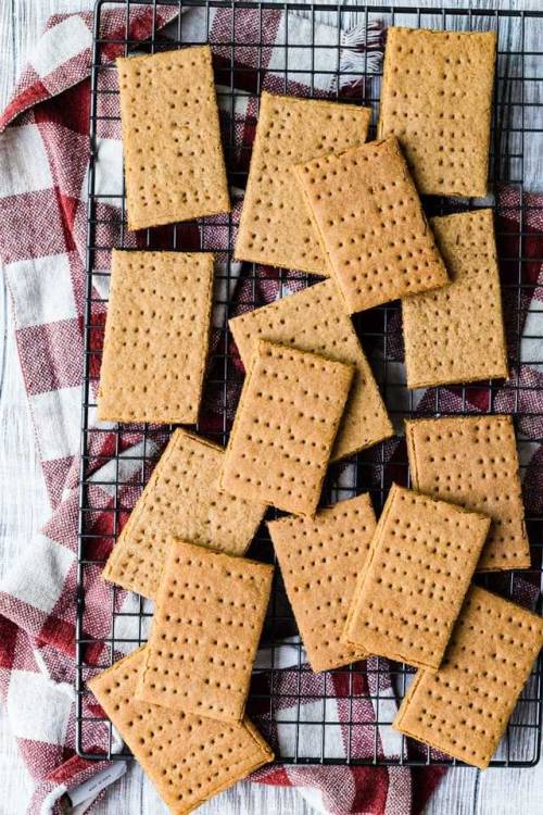 foodffs:Homemade Graham CrackersFollow for recipesGet your...