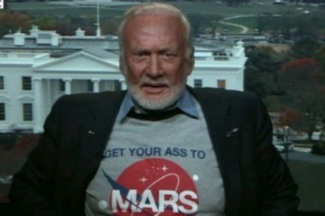 rispostesenzadomanda:
“fuckyouverymuch:
“We like Buzz Aldrin.
”
Dat planet
”