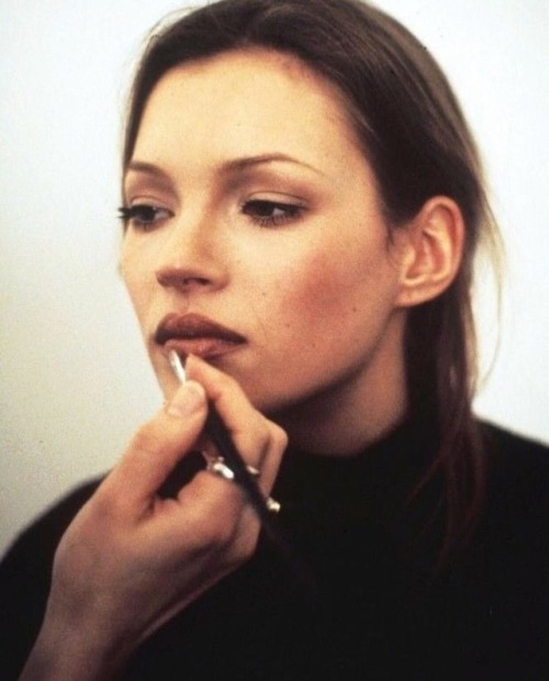 lizaattwood:Kate Moss