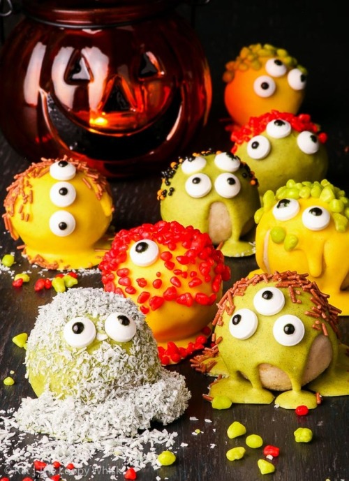 sweetoothgirl:“SPOOKY” MONSTER HALLOWEEN CAKE BALLS