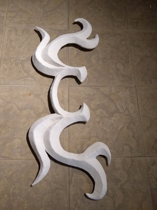 twisted-grace-cosplay:Working on my Kindred bow, its been a...