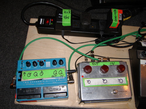 son-magnet:Some of the effects pedals used by Sonic Youth