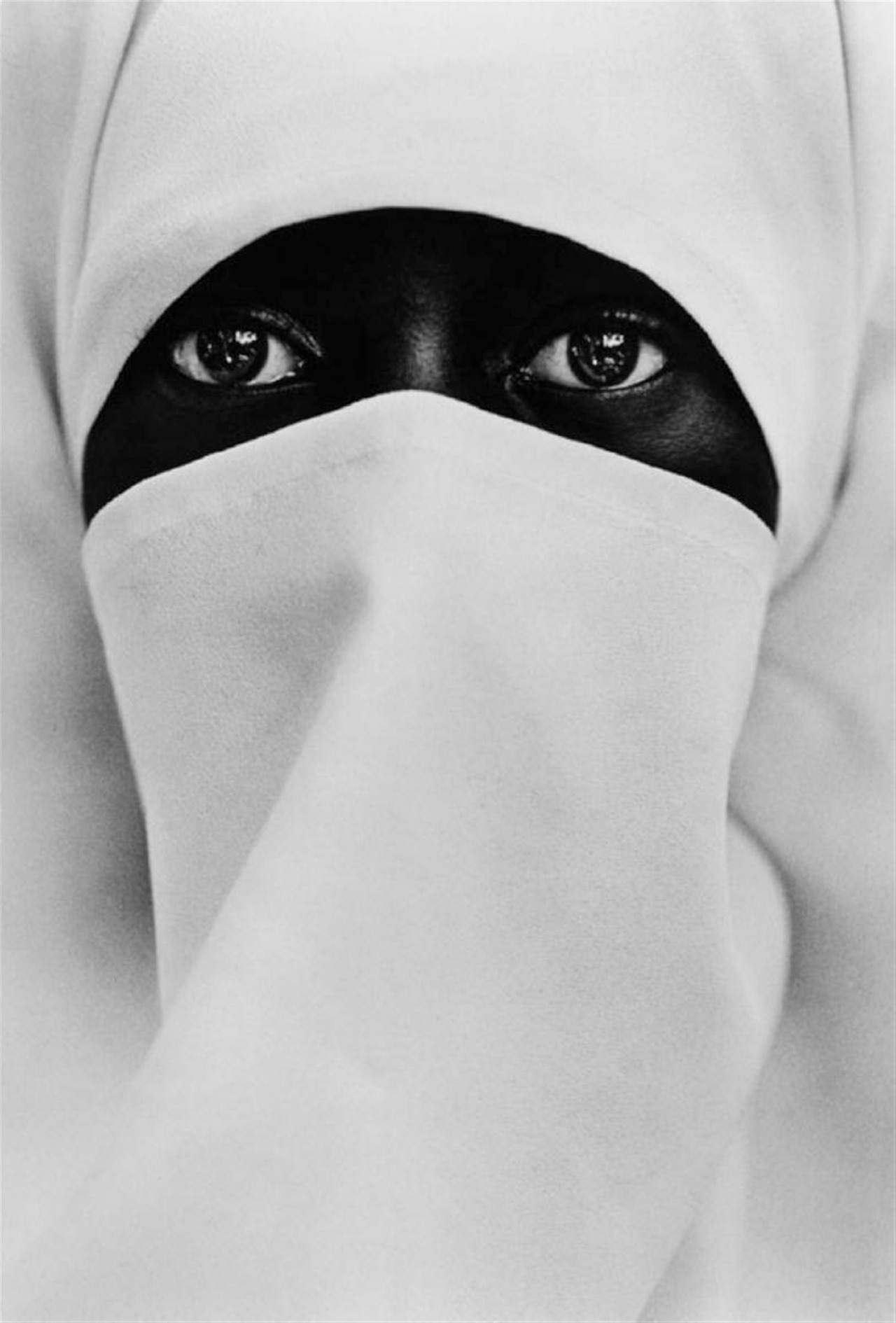 Joeinct muslim woman photo by chester higgins 1990