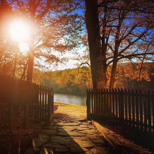 sparrowsriver:Autumn Gateshotoniphone #shotoniphone7plus...