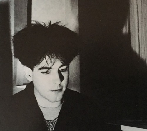 thecure-dot-cz:Pictures of Robert Smith taken from The Top...