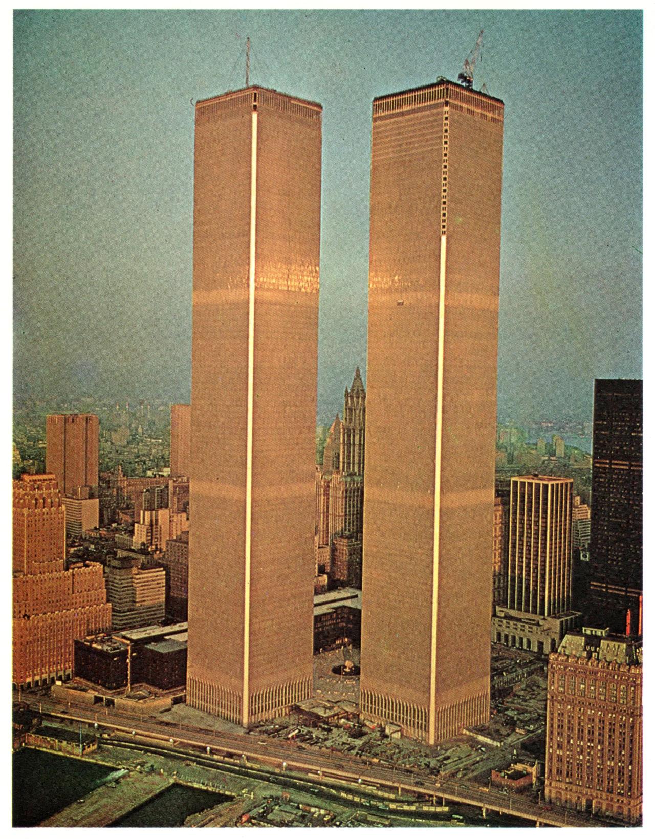 Близнецы сколько этажей. Минору Ямасаки. Всемирный торговый центр в Нью-Йорке. ВТЦ Нью-Йорк башни Близнецы. Всемирный торговый центр - т Минору Ямасаки, 1973 года в Нью-Йорке.. Башни ВТЦ В Нью-Йорке внутри.