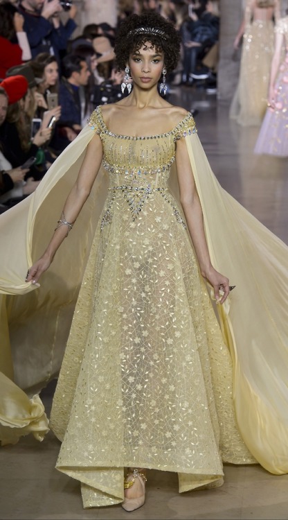 georges hobeika spring 2018 couture fashion show luxury fashion fashion runway haute couture yellow evening dresses gold evening dresses yellow gold gown off the shoulder gown cape dress crystal embellished gown embroidery applique beadwork beading paillettes sequins sheer gown silk organza gown silk tulle gown empire waist evening dresses