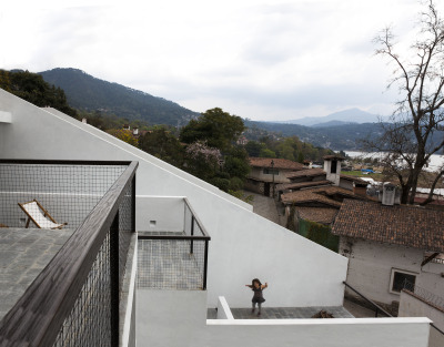 ombuarchitecture:<br /><br />Casa Mestre<br />Valle de Bravo • México<br />by Dellekamp<br />via Plataforma Arquitectura<br />