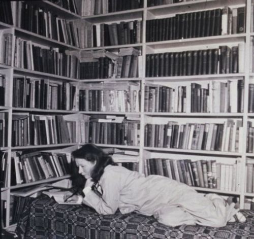 writemeanna:Edna St. Vincent Millay in her library, c. 1940