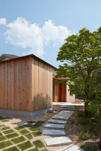 House in Mukainada / FujiwaraMuro Architects