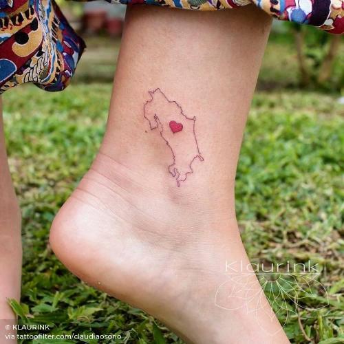 By KLAURINK, done in Escazú. http://ttoo.co/p/34894 ankle;claudiaosorio;costa rica;facebook;fine line;line art;minimalist;patriotic;small;twitter