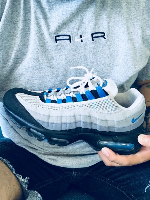 maurimcfly:It’s Air Max month. Took it to 1995beauty.