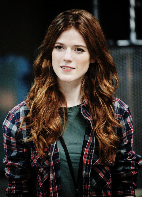 New picture of Rose Leslie as Dr. Amy Menser in Morgan (2016)
