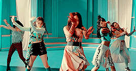 tumblr_ptcsffsBz41r3hdhfo4_r3_400.gif