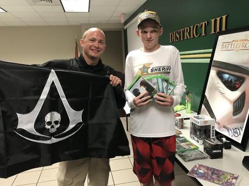 totallygamerlife:A 16-year-old with autism got all of his Xbox...