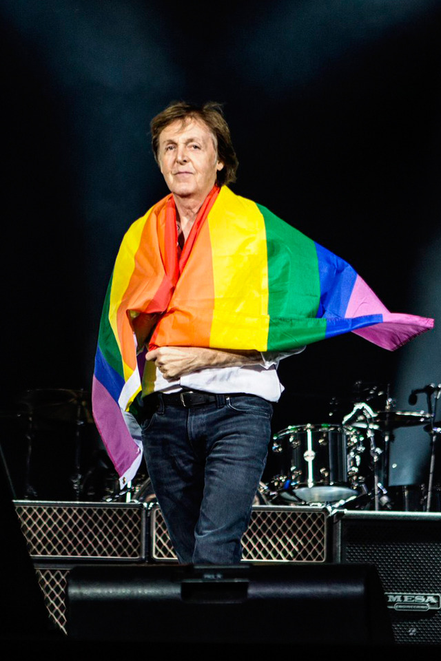 Singers with LGBT flag: 4/? | A&I