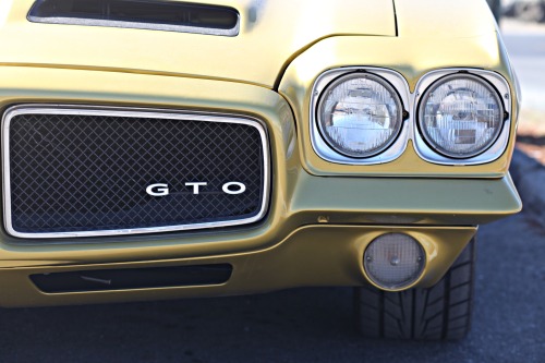 francescolt:1971 Pontiac GTO JudgeThat tach on the hood is...