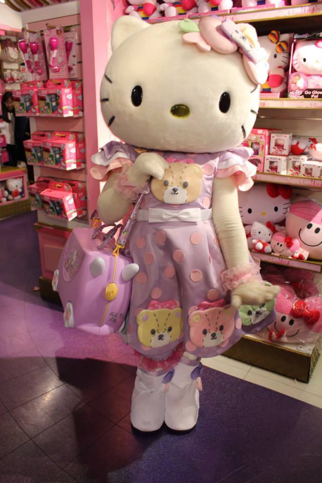 tinkevidia: Sanrio: Hello Kitty:) - Hello Kitty Royalty