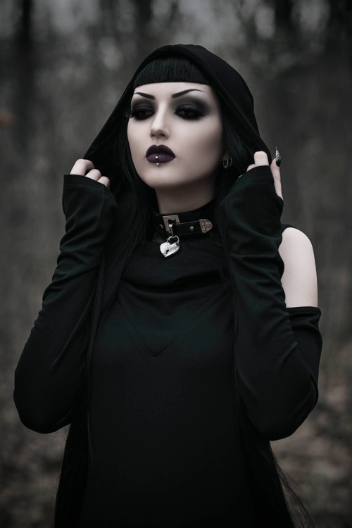 gothicandamazing:Model, MUA: Obsidian KerttuOutfit:...