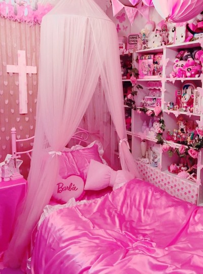 barbie in bedroom